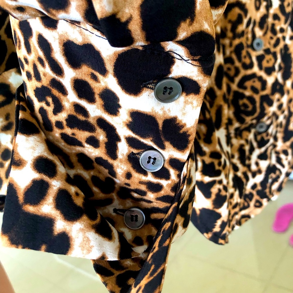 NEW LUXURY ANIMAL PRINT PUFF SLEEVE BLOUSE - Picture 3 of 9